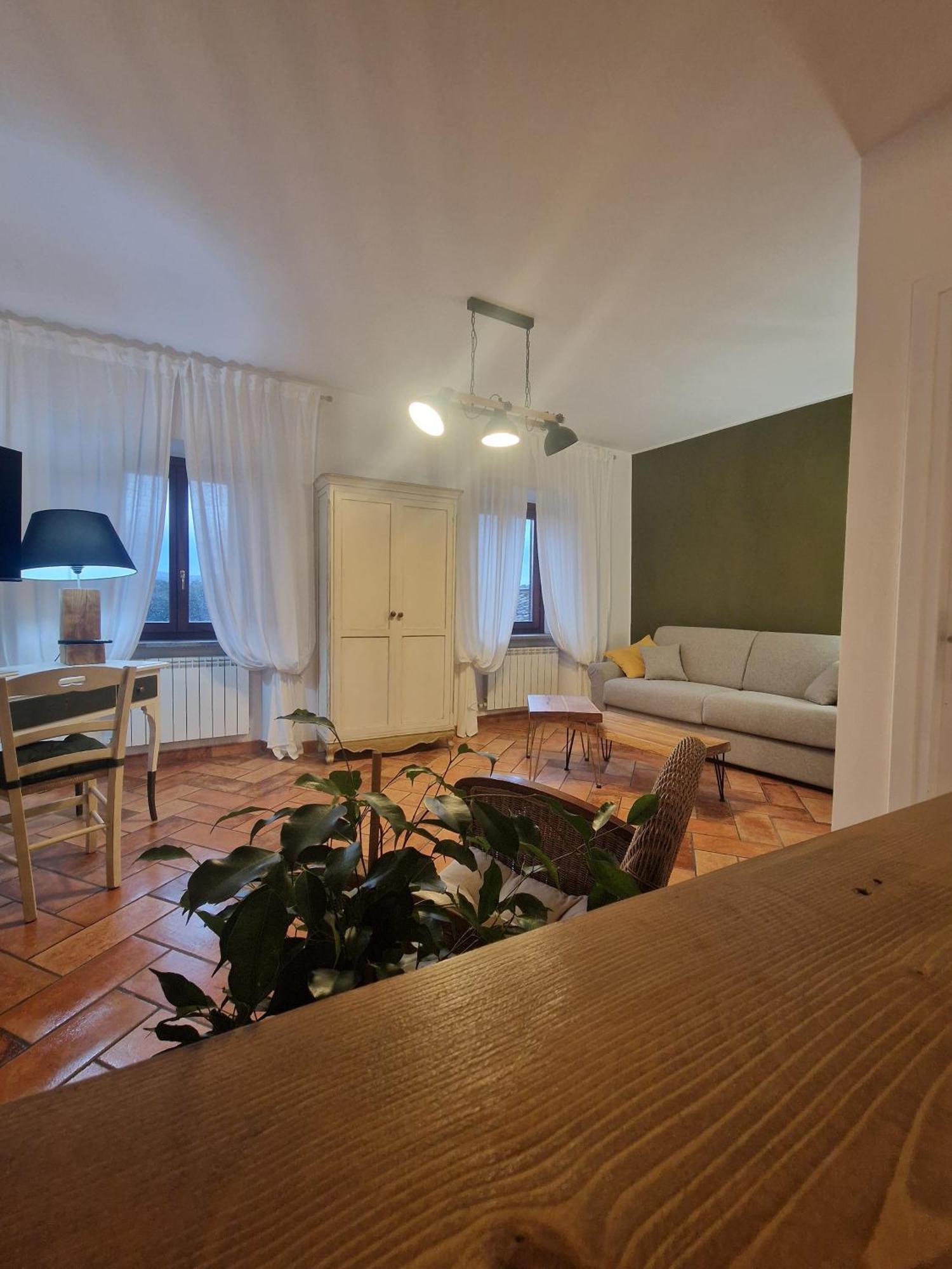 Piazza Duomo Casa Vacanze Sutri Bagian luar foto