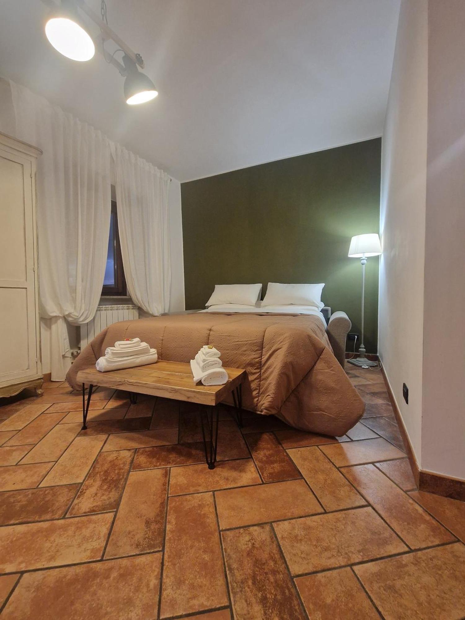 Piazza Duomo Casa Vacanze Sutri Bagian luar foto