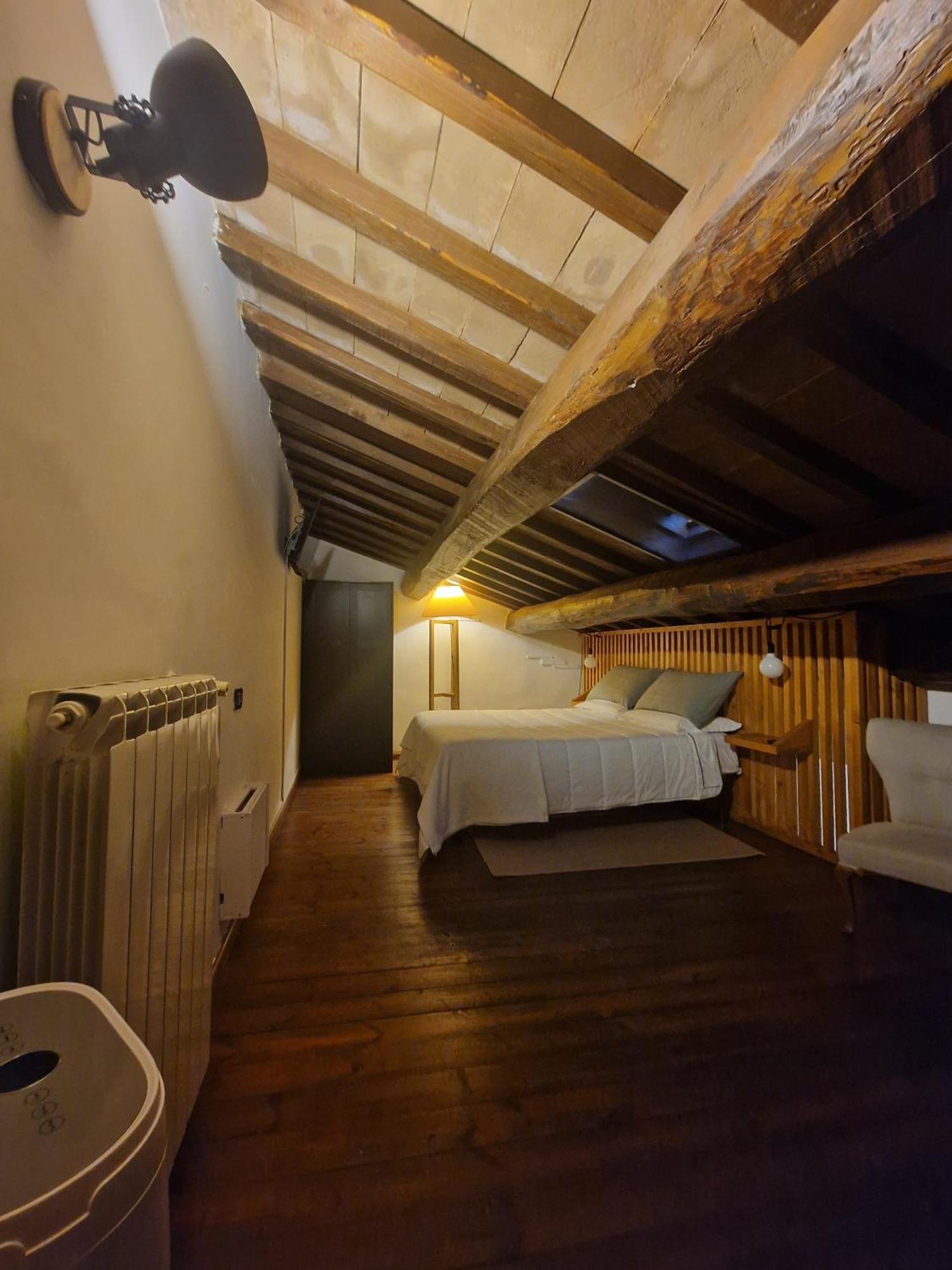 Piazza Duomo Casa Vacanze Sutri Bagian luar foto
