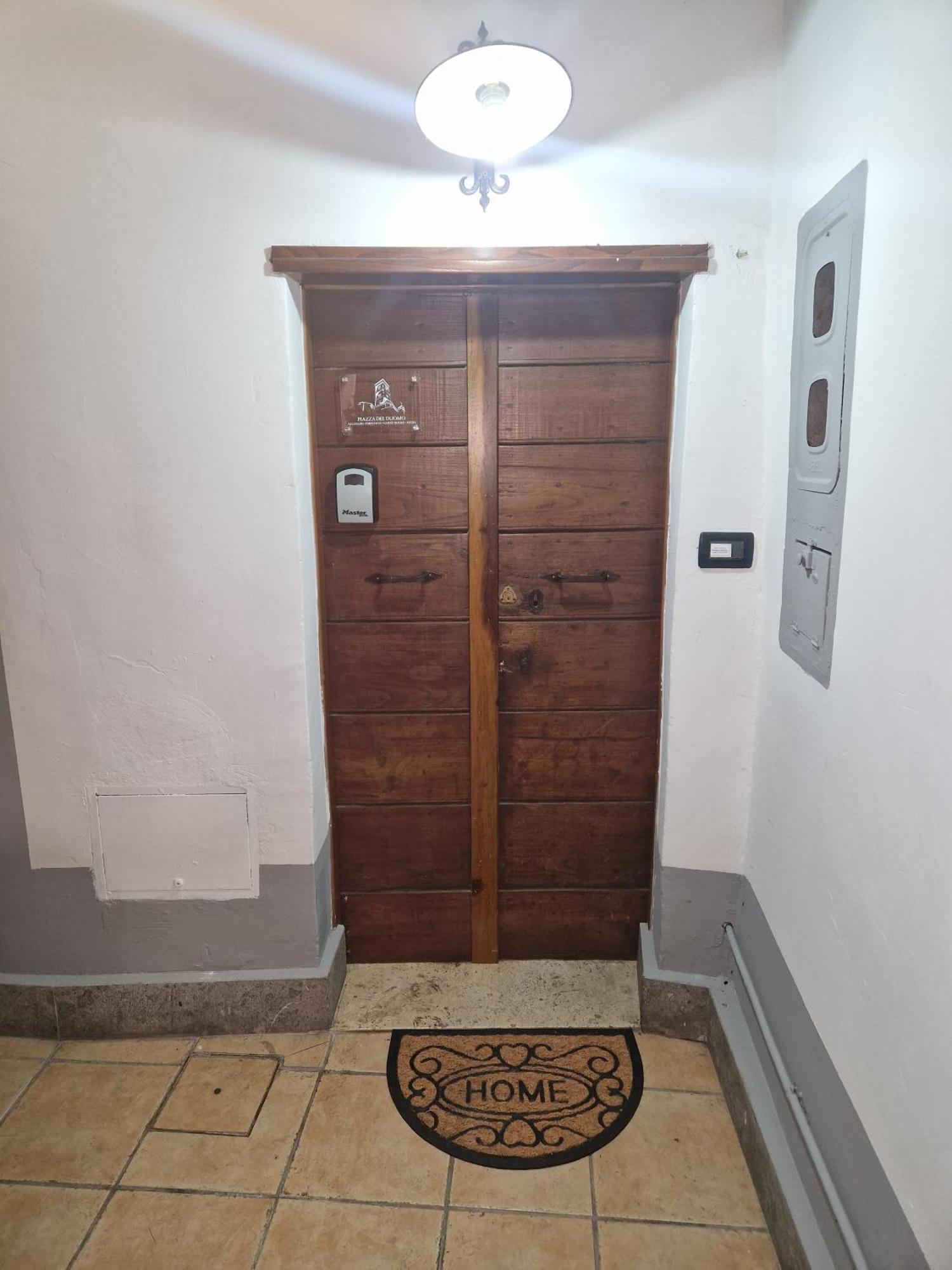 Piazza Duomo Casa Vacanze Sutri Bagian luar foto
